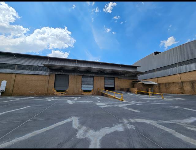 4,286M² WAREHOUSE TO LET IN LONGMEADOW